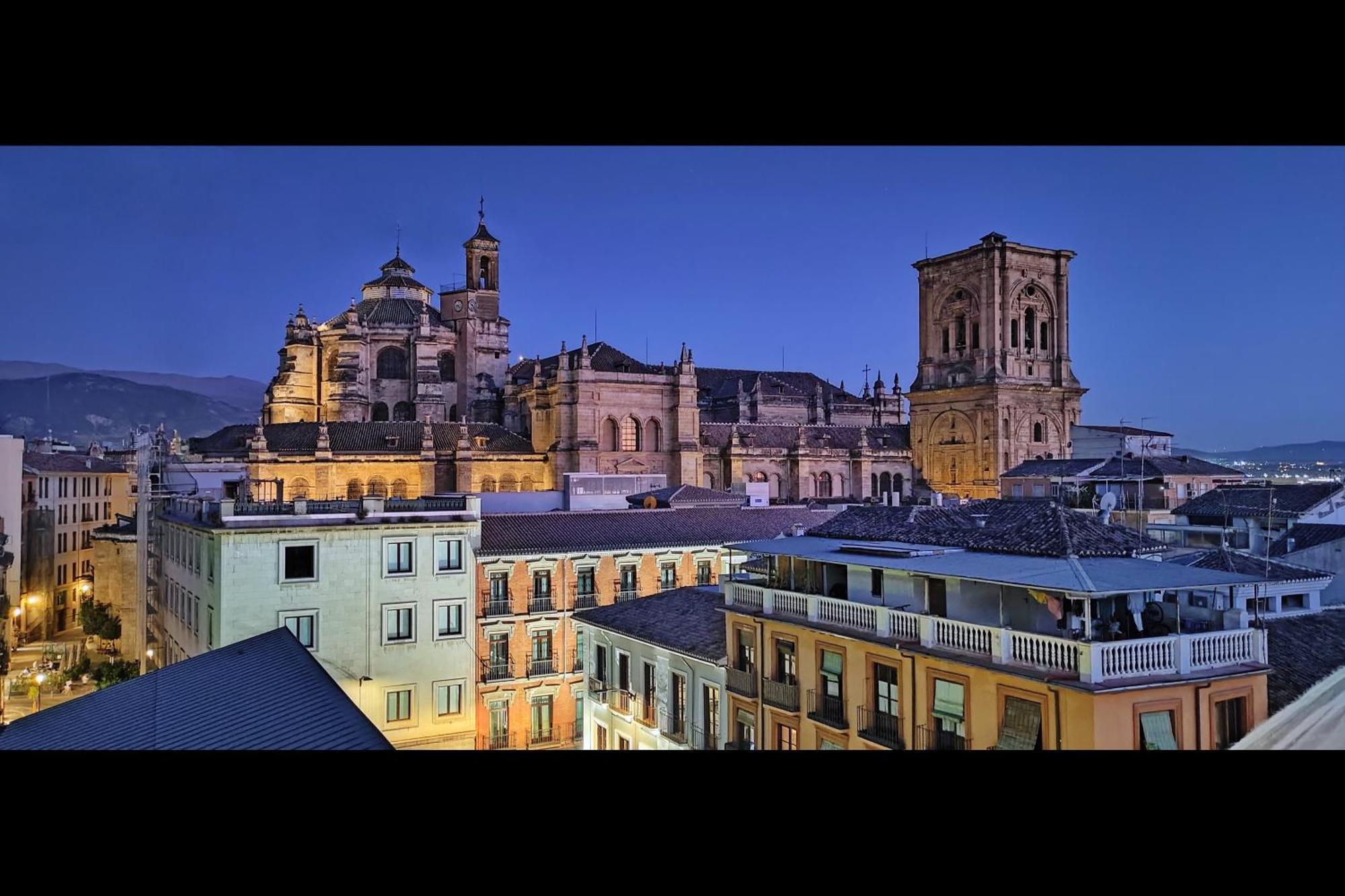 Apartmán Atico Panorama Catedral Granada Exteriér fotografie
